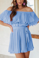 First Lady Plissierter, schulterfreier Strampler mit Gürtel