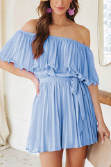 First Lady Plissierter, schulterfreier Strampler mit Gürtel