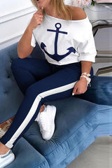 Zweiteiliges Set aus bedrucktem T-Shirt und Hose