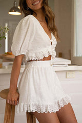 Kinsley – Set aus kurzem Oberteil aus Baumwollmischung mit Rüschen und Puffärmeln und Shorts mit elastischer Taille