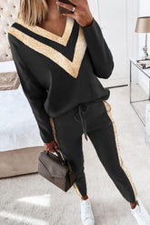 Neues Set aus Oberteil mit Paillettendruck und Hose mit Kordelzug