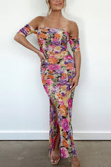 Perfect Guest Look – Schulterfreies Maxikleid mit Blumenmuster, Rüschen und Schlitz