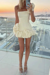 Entzückendes und elegantes Vibe – Schulterfreies Minikleid mit Volant