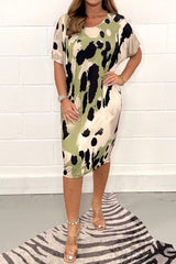 Oversize-Kleid mit T-Steg und Rundhalsausschnitt in mehreren Farben