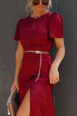 Stay Fashionably Focused – Midikleid aus Satin mit Schlitz