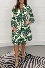 Bedrucktes Swing-Minikleid „Moonlit Cabana“ mit Glockenärmeln