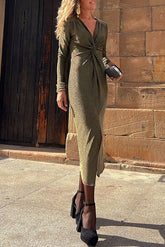 Outshine You – Stretch-Midikleid mit Schlitz vorne in der Mitte und metallischem Kink