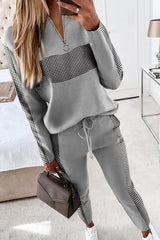 Neues Set aus Oberteil mit kontrastierendem Karomuster und Hose mit Kordelzug