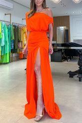 Midnight Chances – Einschultriges Maxikleid mit Rüschendetail und Schlitz