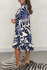 Bedrucktes Swing-Minikleid „Moonlit Cabana“ mit Glockenärmeln