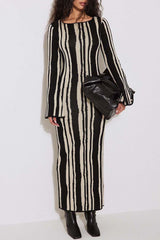 Strickkleid mit langen Ärmeln in Kontrastfarbe