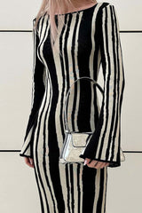 Strickkleid mit langen Ärmeln in Kontrastfarbe