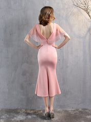 Etuikleid mit V-Ausschnitt und Fledermausärmeln