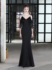 LANGES SCHLANKES SLING-KLEID MIT FISCHSCHWANZ