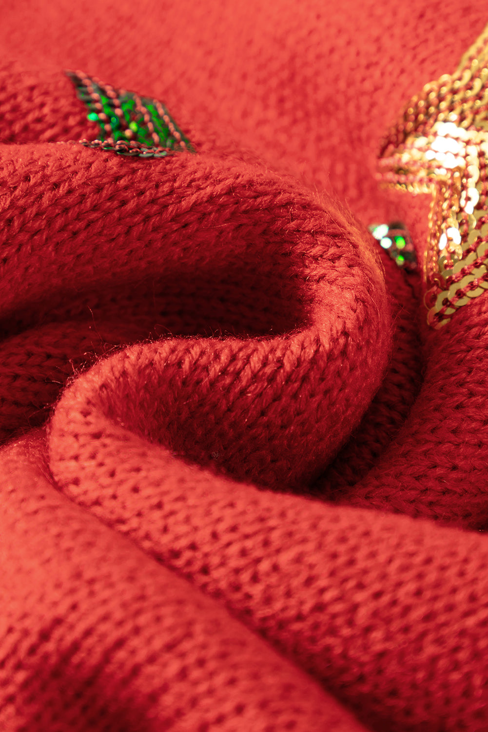 Feurig roter Pullover mit Pailletten und Weihnachtsbaum-Skizze, überschnittenen Schultern