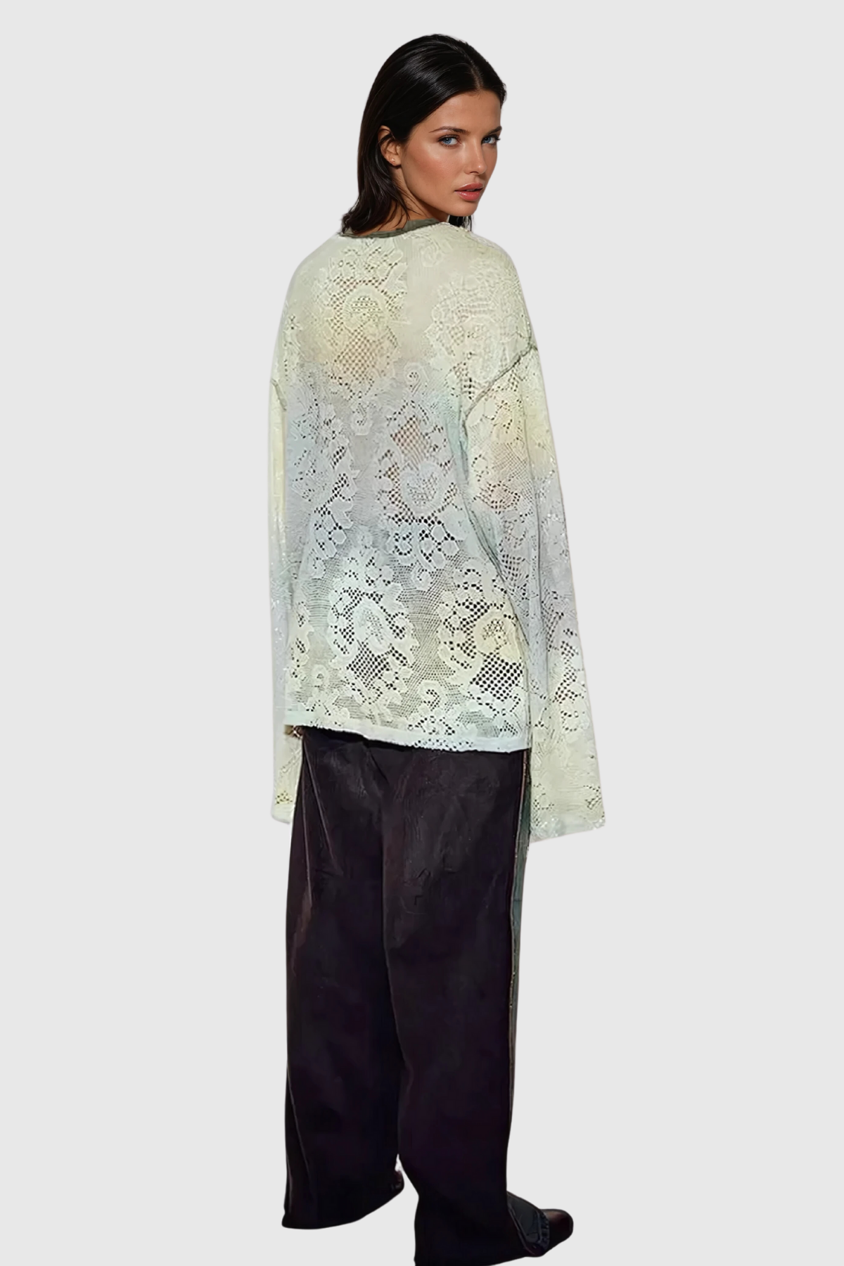 Aliza – Langärmliges Spitzentop mit Cut-outs
