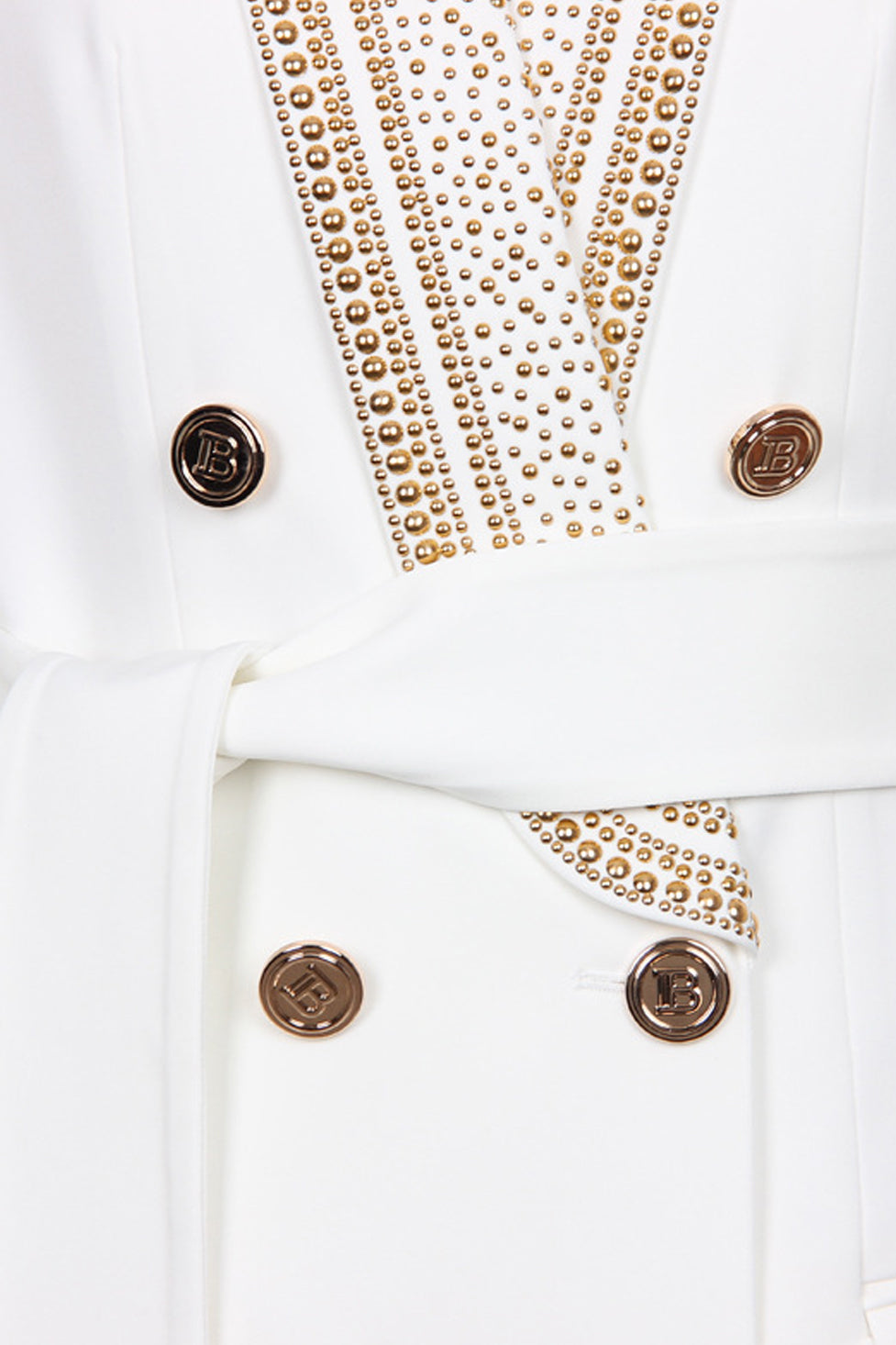 Andrea – Verzierter Blazer mit Gürtel in Weiß