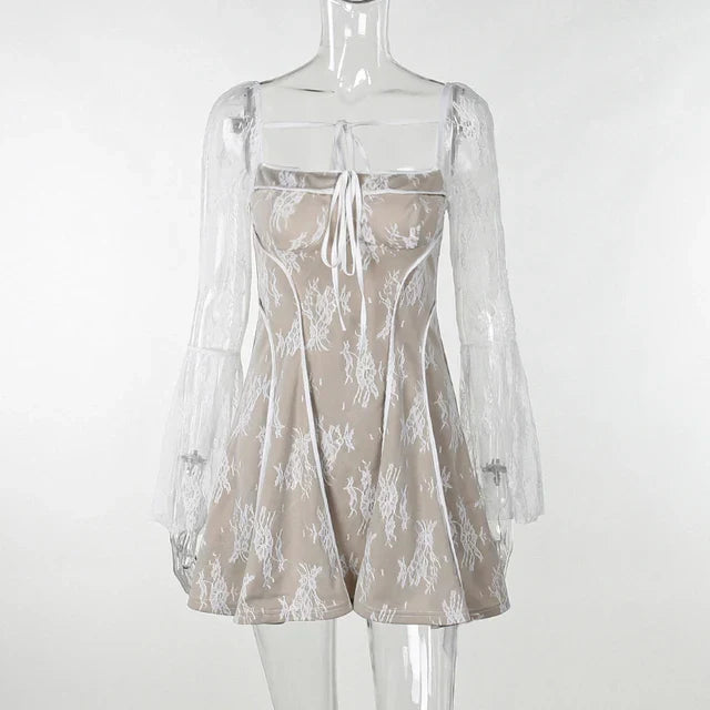 weißes Spitzenkleid