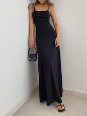 Langes Kleid mit fließenden Trägern