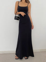 Langes Kleid mit fließenden Trägern