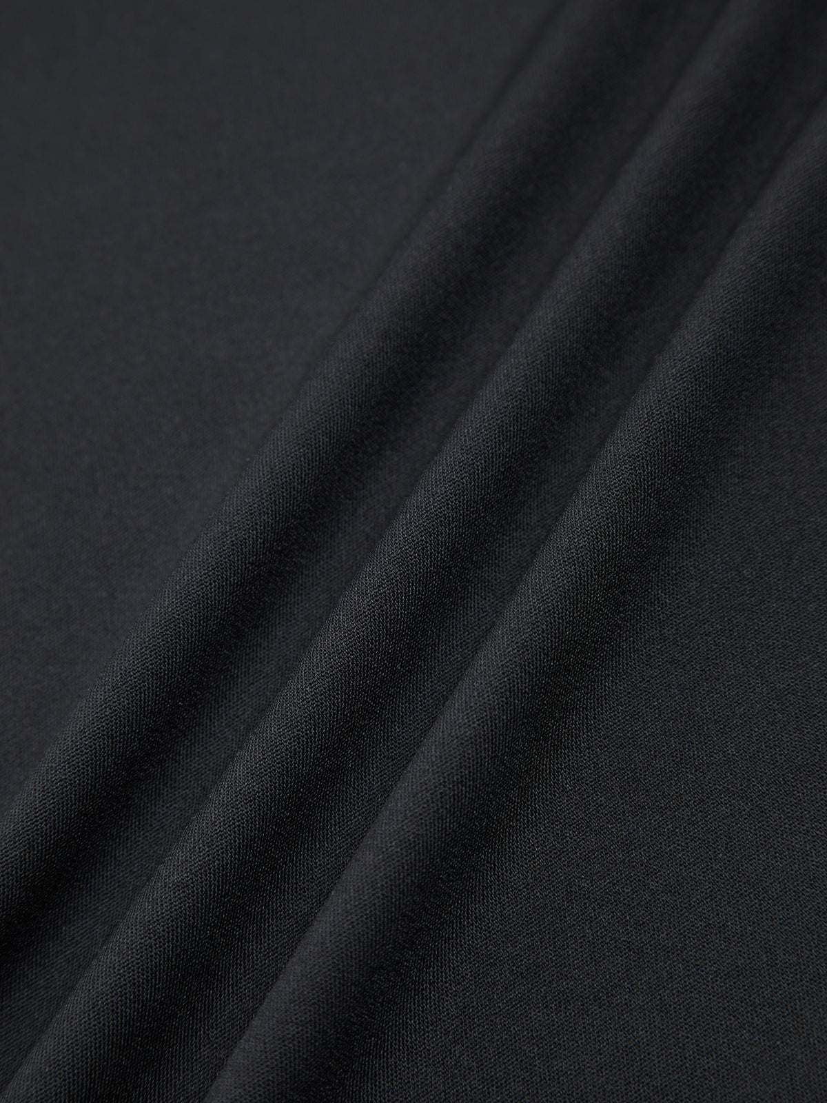 Kurzes, figurbetontes Korsettkleid aus Netzstoff