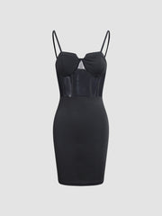 Kurzes, figurbetontes Korsettkleid aus Netzstoff