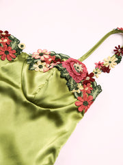 Kurzes Satinkleid mit Blumenmuster