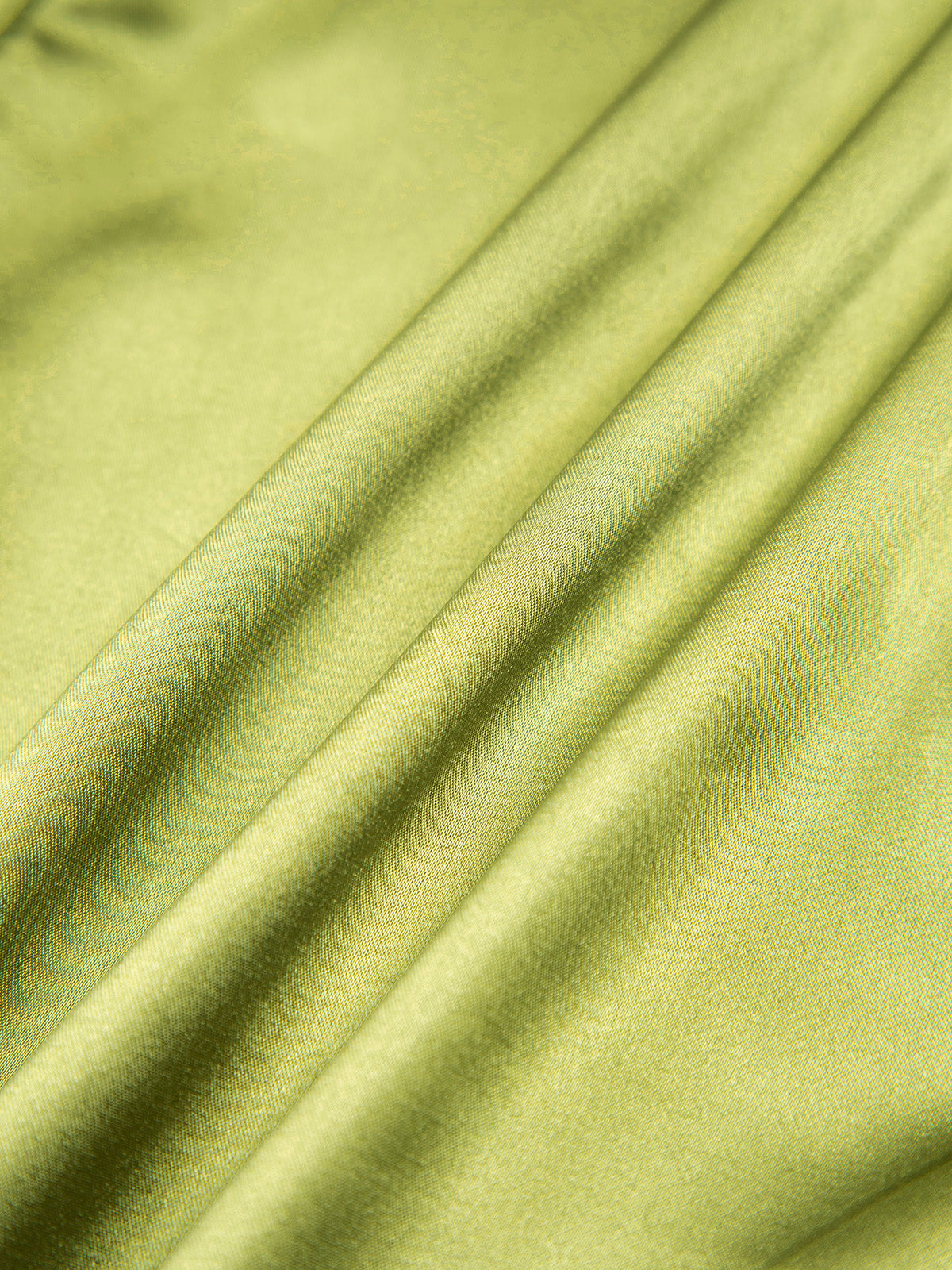 Kurzes Satinkleid mit Blumenmuster