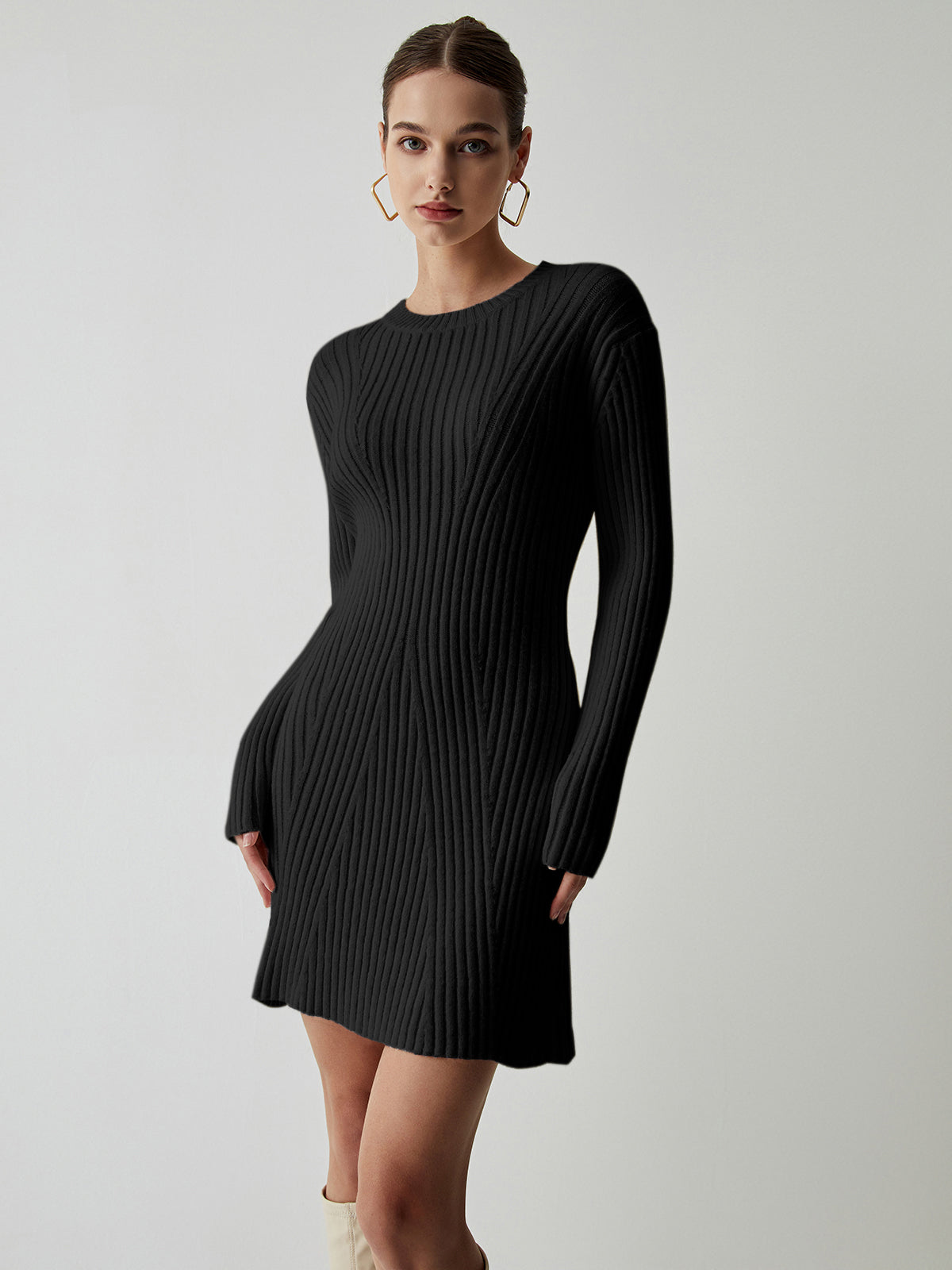 Cremefarbenes, geripptes, langärmliges, kurzes Pulloverkleid