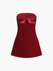 Trägerloses kurzes Kleid aus Satinsamt