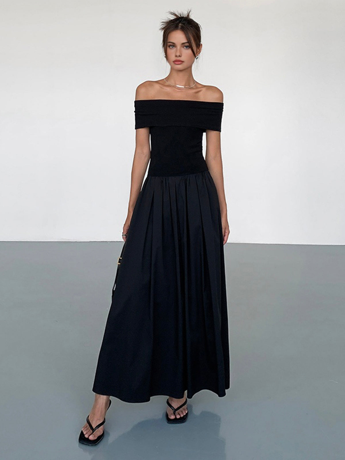 Frenchy – Langes, einfarbiges, schulterfreies Kleid