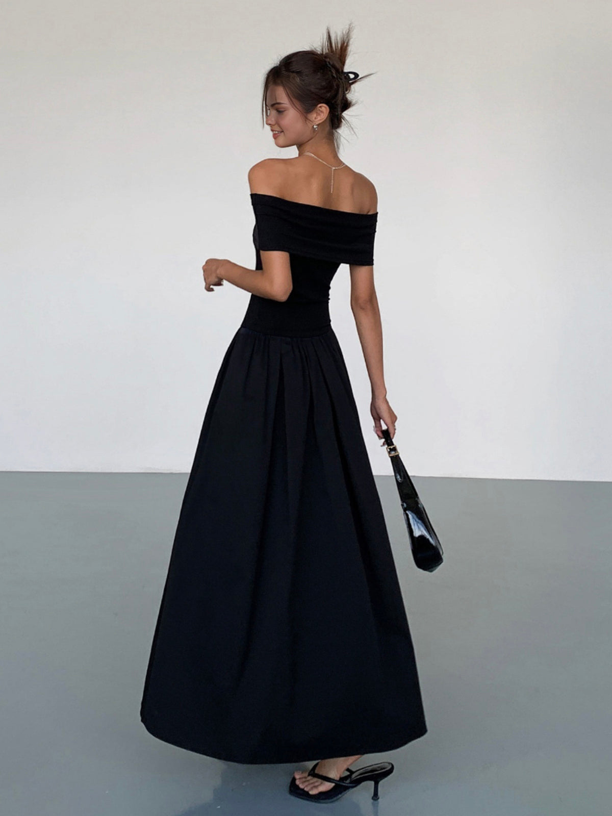 Frenchy – Langes, einfarbiges, schulterfreies Kleid