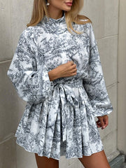 Kurzes A-Linien-Kleid mit Tuschemalerei-Print und Bindeband