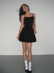 Einfarbiges kurzes Camisole-Kleid