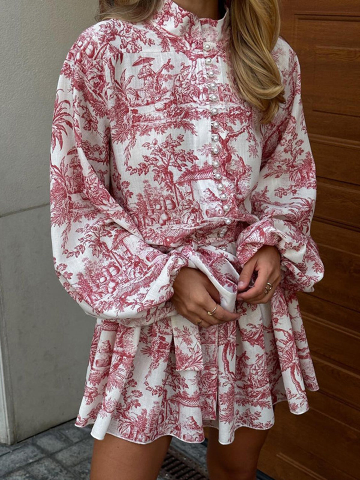 Kurzes A-Linien-Kleid mit Tuschemalerei-Print und Bindeband