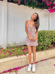 Kurzes Kleid aus floral bedruckter Spitze im Patchwork-Stil