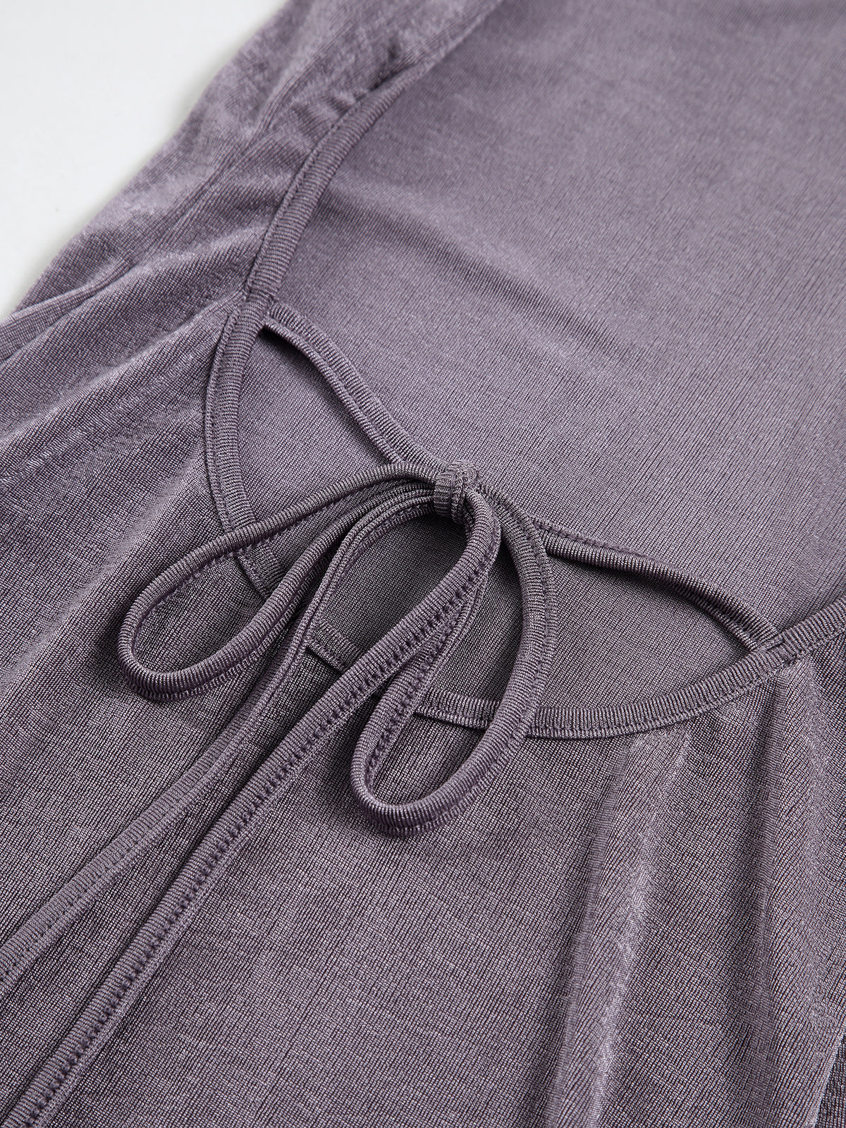 Einfarbiges, langes, schmales Kleid mit Knoten