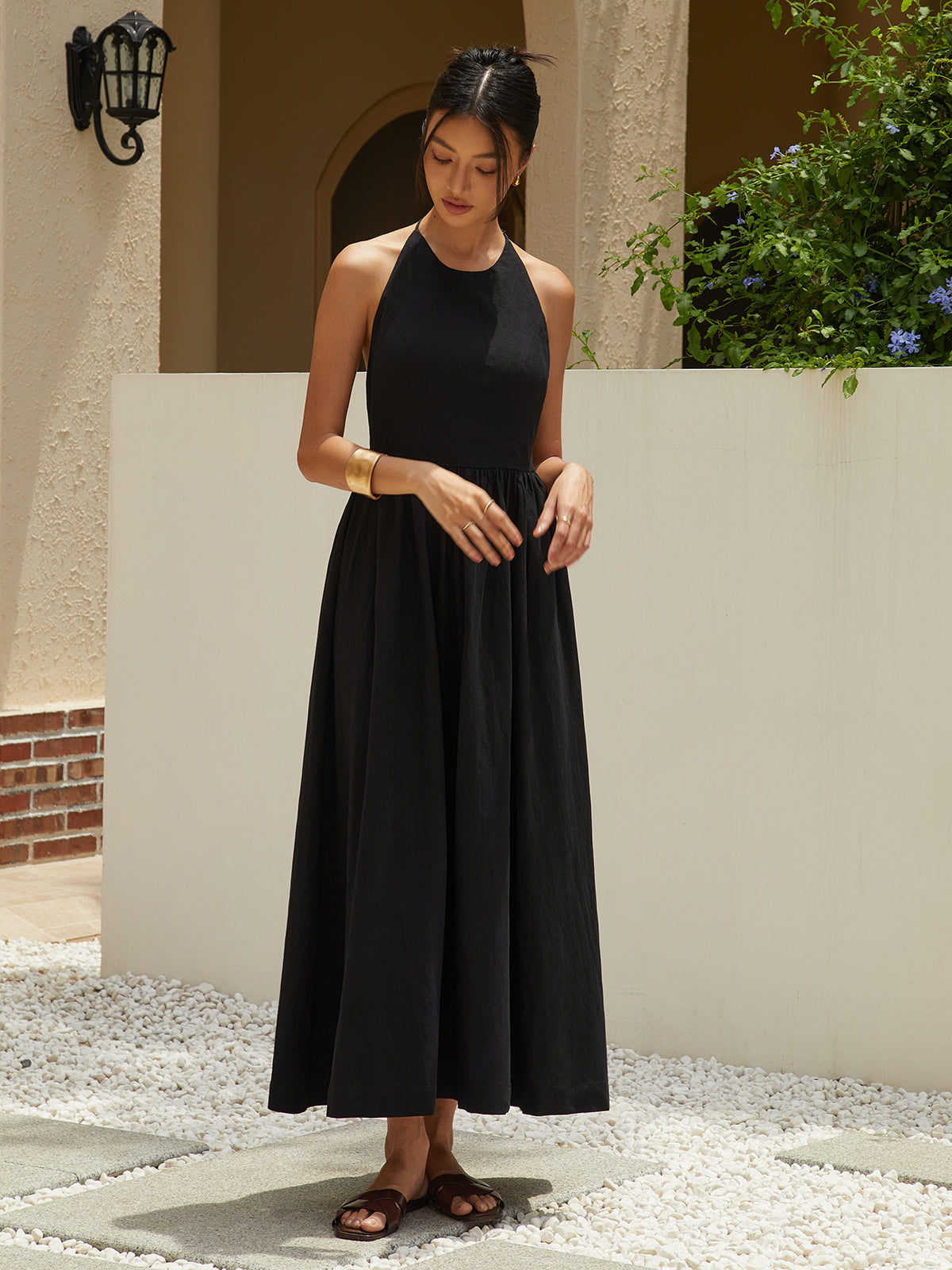 Solides langes Neckholderkleid