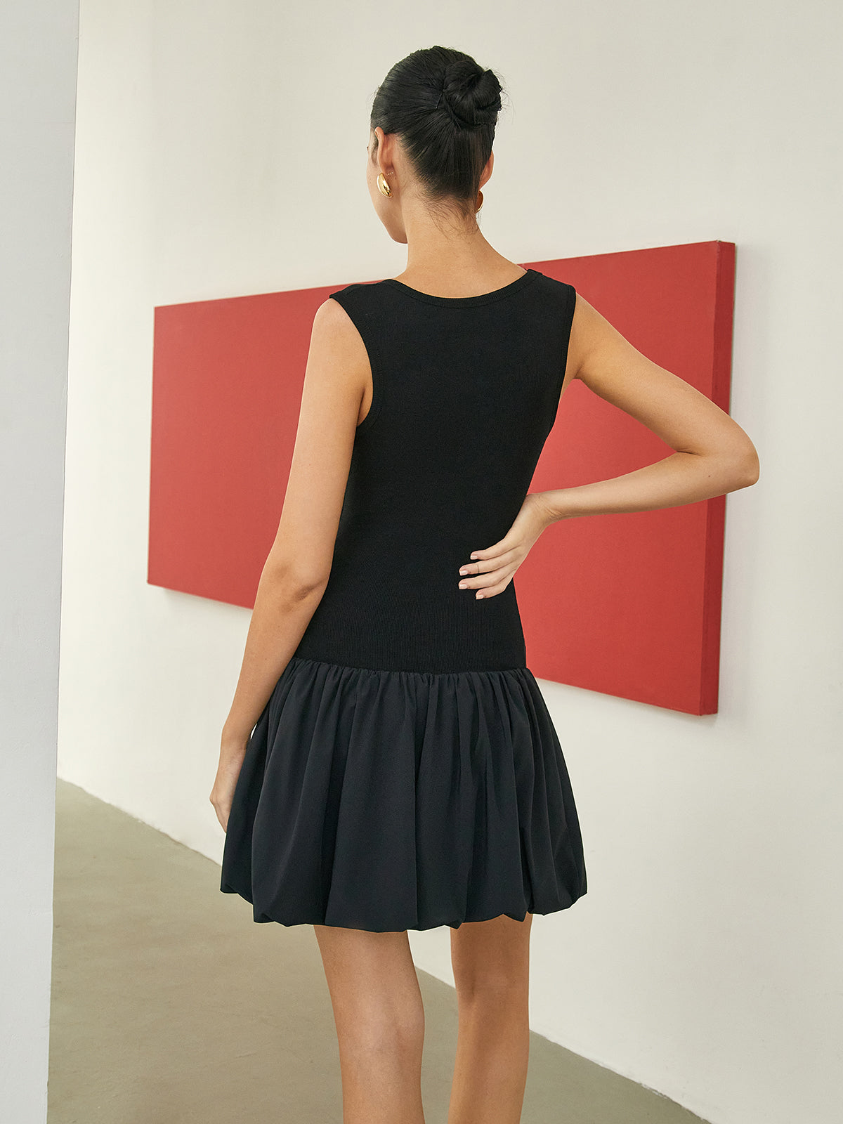 Einfarbiges, kurzes Basic-Kleid