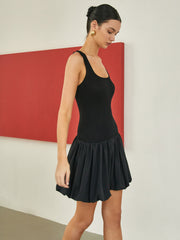 Einfarbiges, kurzes Basic-Kleid