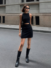 Beloved – Kurzes Kleid mit Cut-out-Taille