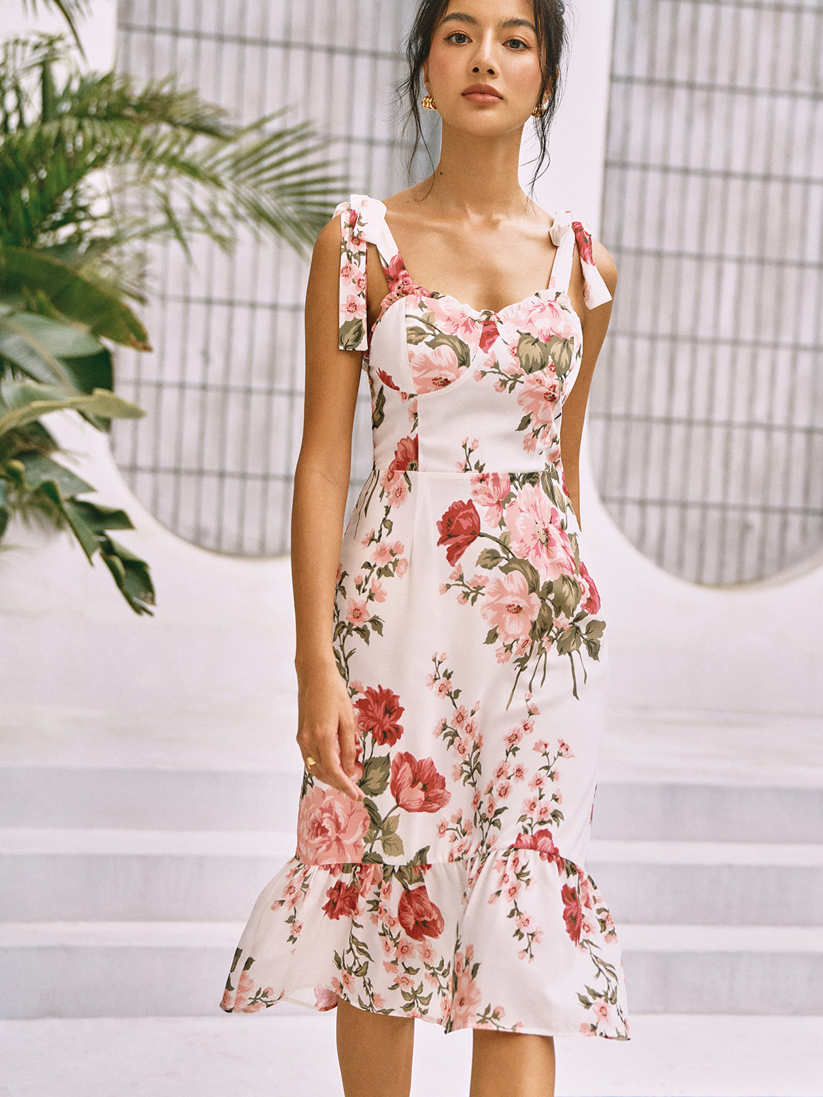 Kurzes Camisole-Kleid mit Blumenmuster und Knoten