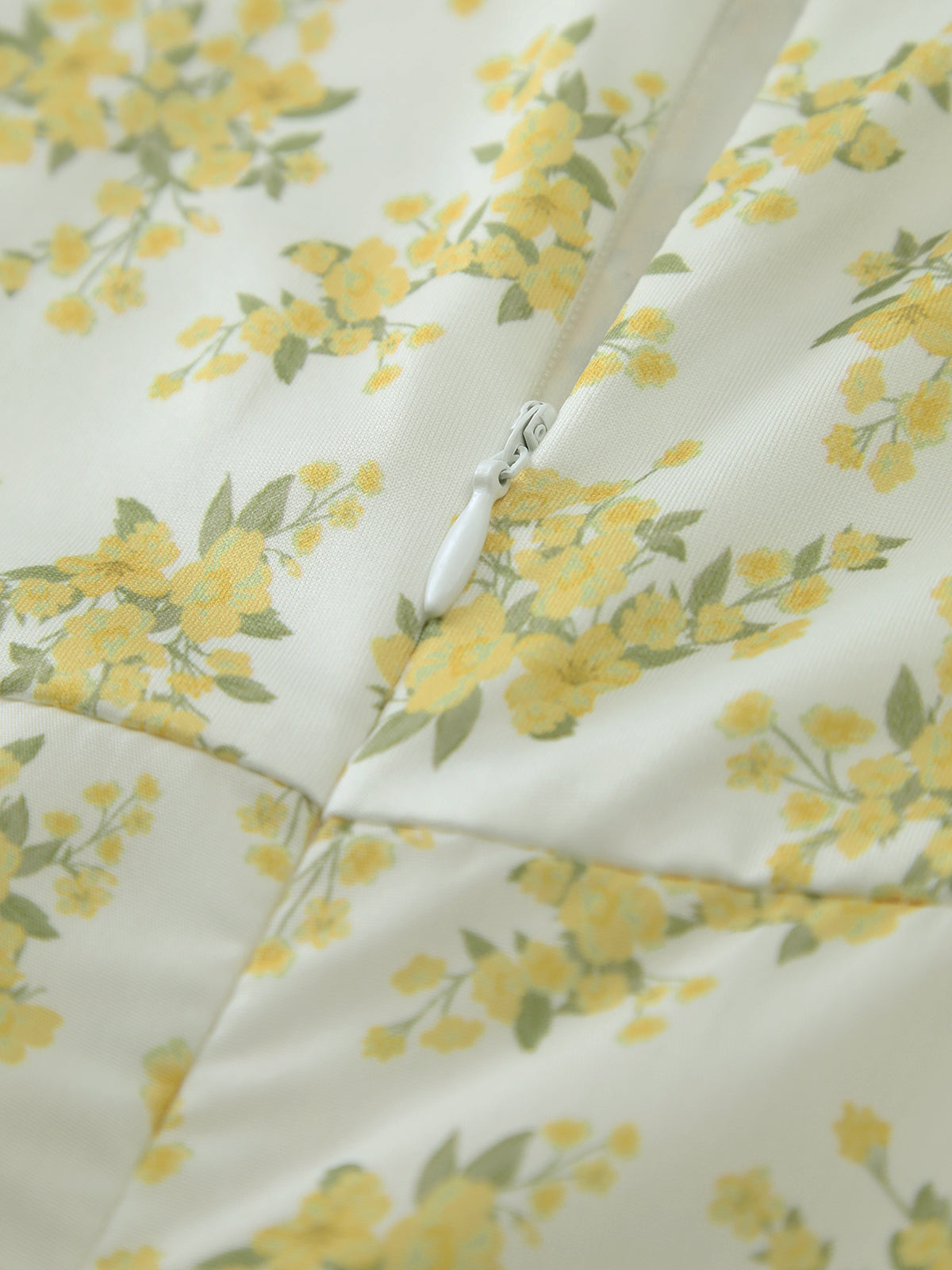 Langes Camisole-Kleid mit Blumenmuster und Knoten