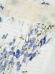 Kurzes Kleid mit Blumendruck, geraffter Rückseite und geknoteten Rüschen
