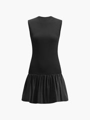 Ärmelloses, rückenfreies, kurzes Kleid mit Rundhalsausschnitt