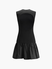 Ärmelloses, rückenfreies, kurzes Kleid mit Rundhalsausschnitt