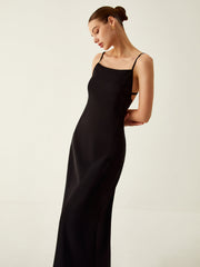 Einfarbiges, rückenfreies, langes Strickkleid
