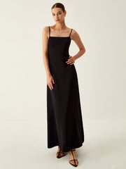 Einfarbiges, rückenfreies, langes Strickkleid