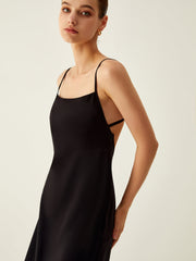 Einfarbiges, rückenfreies, langes Strickkleid