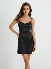 Sexy kurzes Kleid mit Spitzenknoten